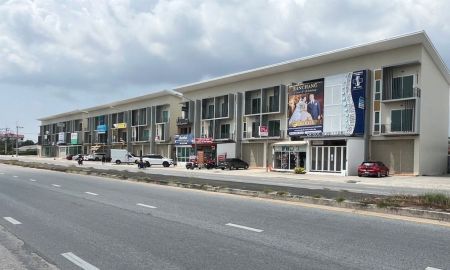 ขายทาวน์เฮาส์ - โครงการ มิราเคิล แกรนด์ทาวน์ ติดถนนบูรพาพัฒน์ บ้านฉาง ระยอง ทาวน์โฮมใหม่ 5 ยูนิตสุดท้าย 4 นอน 3 น้ำ