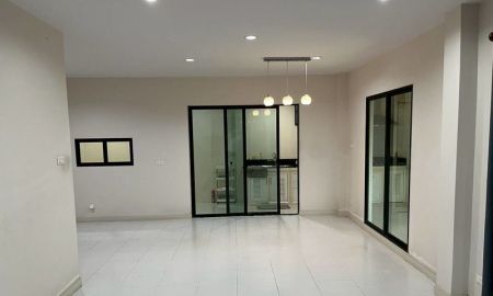 ขายทาวน์เฮาส์ - ขายทาวน์โฮม 2 ชั้น หลังมุม ไอ-ดีไซน์ ลำลูกกา คลอง 3 เนื้อที่ 42.6 ตร.ว. 3 ห้องนอน จอดรถ 4 คัน ใกล้ BTS คูคต ลำลูกกา ปทุมธานี