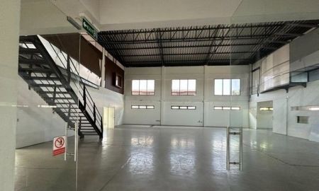 ให้เช่าโรงงาน / โกดัง - ให้เช่าโกดังซอยปุณวิถี 29 พร้อมสำนักงาน 4ชั้น เนื้อที่ 250 ตร.ว. พื้นที่ใช้สอย1,000 ตร..ม. สุขุมวิท 101 ปากซอยติดทางขึ้นรถไฟฟ้า BTS ปุณณวิถี