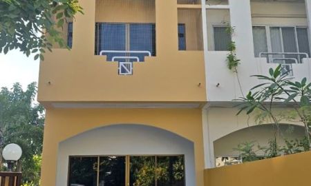 ให้เช่าทาวน์เฮาส์ - ให้เช่า ทาวน์โฮม 3 ชั้น โครงการ สัมมากร รามคำแหง 112 รีโนเวทใหม่ทั้งหลัง พร้อมอยู่ ราคา 25,000 บาท/เดือน