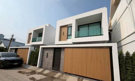 ให้เช่าบ้าน - ให้เช่าบ้าน Luxury Modern Pool Villa ใจกลางวงศ์อมาตย์