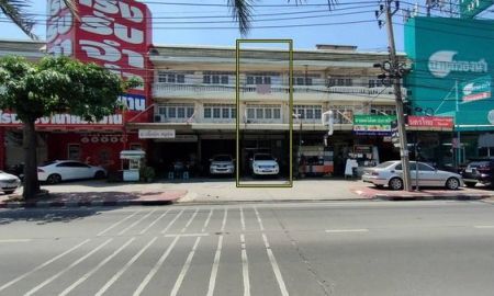 ขายอาคารพาณิชย์ / สำนักงาน - ขายตึกแถว ติดถนนศรีสมาน ตึกอยู่ตรงข้ามโรบินสันศรีสมาน พื้นที่16ตรว. ราคา 8.5 ล้าน จอดรถหน้าตึกได้หลายคัน