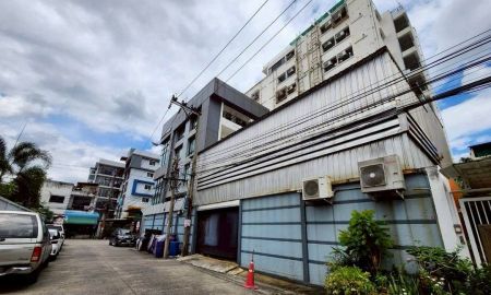 ขายอาคารพาณิชย์ / สำนักงาน - ขายอาคารรามคำแหงซอย4 ตึก 4 ชั้นครึ่ง เนื้อที่ 88 ตร.วา.