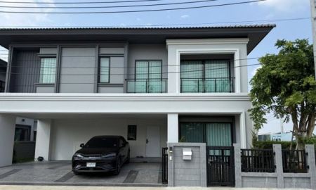 ให้เช่าบ้าน - หลังใหญ่ที่สุดในโครงการ! เช่าบ้านเดี่ยวบริทาเนีย บางนา-ศรีวารี แปลงมุมติดสวนส่วนกลาง 4 นอน 5 น้ำ ครบจบพร้อม WiFi + ช่างสวน