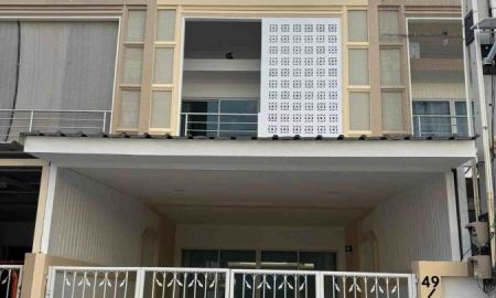 ขายทาวน์เฮาส์ - ขายทาวน์โฮม 2 ชั้น รีโนเวทใหม่ พร้อมเฟอร์ หนองเกตุใหญ่