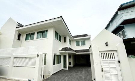 ให้เช่าบ้าน - ให้เช่า] บ้านเดี่ยว ถนนหัวหมาก / 4 ห้องนอน 5 ห้องน้ำ / 50 ตรว. 250 ตรม. **65,000**