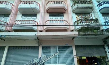 ให้เช่าอาคารพาณิชย์ / สำนักงาน - ให้เช่า อาคารพาณิชย์ 4 ชั้น ซอยเสรีไทย 32