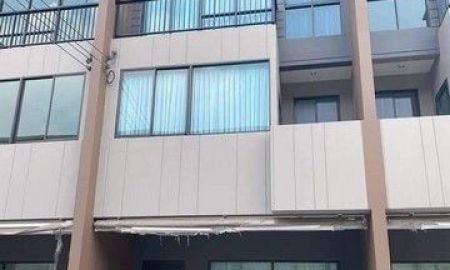 ให้เช่าทาวน์เฮาส์ - ขายหรือให้เช่า ทาวน์โฮม3 ชั้น ติดถนนเสรีไทย 52ใกล้ตลาดน้ำขวัญเรียม ใกล้โรงเรียนทรงวิทย์ศึกษา บ้านกลางเมืองเสรีไทย