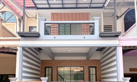 ขายทาวน์เฮาส์ - ทาวน์เฮาส์ หมู่บ้านเพชรไพลิน พระยาสุเรนทร์ 30 รีโนเวทใหม่ พร้อมเข้าอยู่