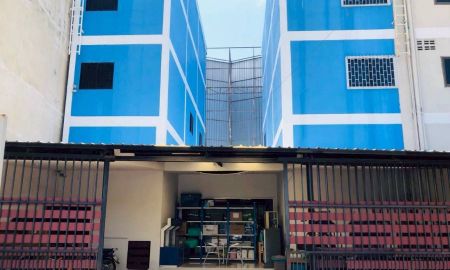 ขายอาคารพาณิชย์ / สำนักงาน - ขายอาคารพาณิชย์ 4 ชั้น 3 คูหา แขวงบางนา เขตพระโขนง กทม.