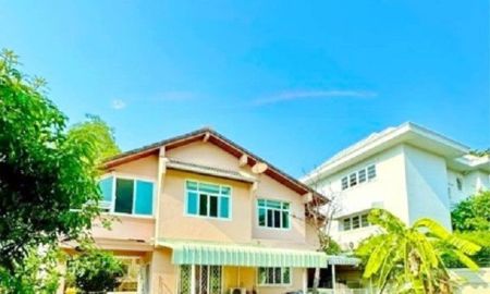 ให้เช่าบ้าน - รักสัตว์ BTSทองหล่อ 2.49กม บ้านเดี่ยว 2ชั้น 4 นอน MRTเพชรบุรี 2.16กม. 3 น้ำ ศูนย์วิจัย 50 ตร.ว..บ้านเดี่ยวสุดหรู BTSเอกมัย พระราม 9