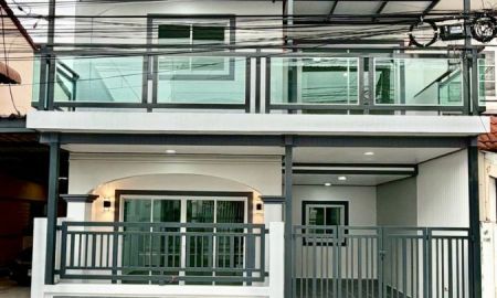 ขายทาวน์เฮาส์ - ขายบ้านทาวน์เฮ้าส์ 2 ชั้น หมู่บ้านกิตติยารักษ์ หลังริม ตรงข้ามกองสลาก เนื้อที่ 19 ตารางวา 4 ห้องนอน ซอยรณสิทธิพิชัย 2