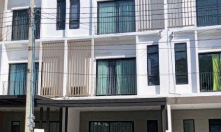 ให้เช่าทาวน์เฮาส์ - ให้เช่า ทาวน์โฮม 3 ชั้น โครงการ พาทิโอ ศรีนครินทร์-พระราม9 วิวสนามกอล์ฟทุกห้องนอน เข้าออกได้ถึง 4 เส้นทาง ราคา 31,000 บาท/เดือน