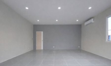 ให้เช่าโรงงาน / โกดัง - ให้เช่าโกดังพร้อมสำนักงาน / ซอยโพธิ์แก้ว 4 ลาดพร้าว 101 / พื้นที่ใช้สอย 513 ตารางเมตร บนที่ดิน 112 ตารางวา