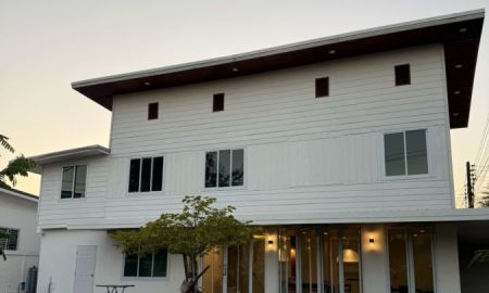 ขายบ้าน - ขายบ้านเดี่ยว 2 ชั้น 100 ตร.ว. บ้านรีโนเวทใหม่ ติดถนนริมโขง 2 ข้างแปลงมุม ทำเลหายาก