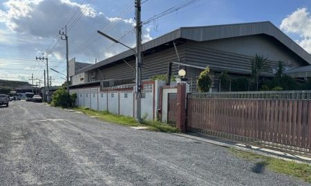 ให้เช่าโรงงาน / โกดัง - แบ่งโกดังโรงงานให้เช่า ขนาดพื้นที่ประมาณ 960 ตรม.( 24 x 40) และที่ดินติดกัน 330 ตรว. เทียนทะเลซอย 7