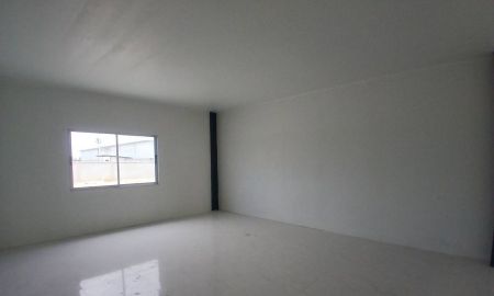 ขายโรงงาน / โกดัง - ขายโรงงานสร้างใหม่บ้านบึง พื้นที่สีเหลืองอ่อน ทำโรงงานได้หลายประเภท ยกเว้นอุตสาหกรรมหนัก มีหลายไซร์ให้เลือกตามต้องการ ชลบุรี