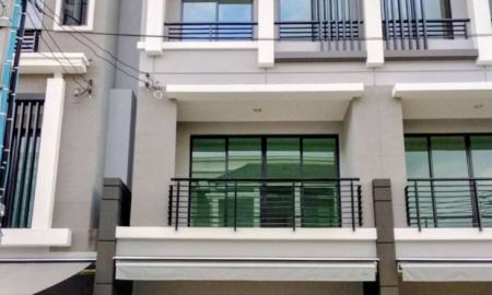 ให้เช่าทาวน์เฮาส์ - เช่า ทาวน์โฮม 3 ชั้น "บ้านกลางเมือง สุขสวัสดิ์" ติดถนนใหญ่ ใกล้รถไฟฟ้าสายสีม่วง!