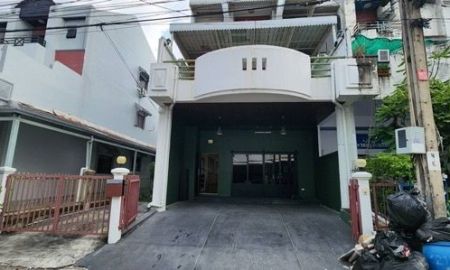 ให้เช่าทาวน์เฮาส์ - ทำเลทอง Town in Town! เช่าทาวน์โฮม 3 ชั้น 48.5 ตร.ว. พื้นที่เยอะ 5 นอน 5 น้ำ จอดรถได้ 5 คัน