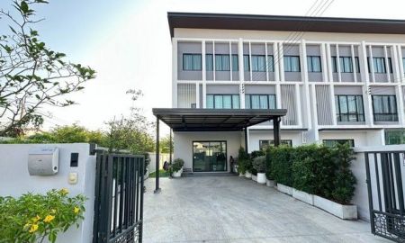 ให้เช่าทาวน์เฮาส์ - ให้เช่าโฮมออฟฟิศ3ชั้น หลังมุม เชื่อมต่อทางด่วนเอกมัย-รามอินทราได้สะดวก โครงการ cozyโชคชัย 4 ซ.72 หรือ สตรีวิทยา 2 ซ.29