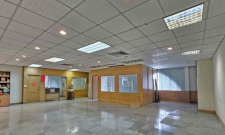 ขายอาคารพาณิชย์ / สำนักงาน - ขาย ออฟฟิศ Royal Castle Pattanakarn Condo พัฒนาการ 30 ขนาด 184 ตรม. 2 ห้องประชุม ทำออฟฟิศหรืออยู่อาศัยได้ ราคา 6,000,000 บาท