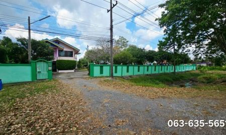 ขายบ้าน - ขายบ้าน 2 ชั้น 3 หลัง ติดถนนทำเลดี ใกล้สี่แยก จปร. ต.พรหมณี อ.เมือง จ.นครนายก เหมาะสำหรับธุรกิจ ทำร้านอาหาร ร้านค้า