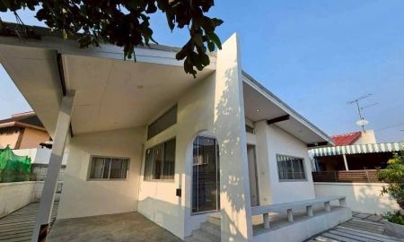 ให้เช่าบ้าน - บ้านเดี่ยวหลังใหญ่ ลมดี มีต้นไม้ร่มรื่น ย่านลาดปลาเค้า-จระเข้บัว 3 นอน 2 น้ำ จอดรถได้ 2 คัน ทำเลใจกลางเมืองเดินทางสะดวก