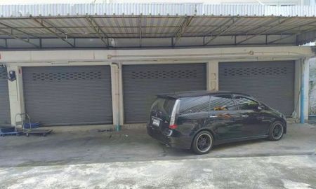 ให้เช่าอาคารพาณิชย์ / สำนักงาน - จรัญฯ 11-15 MRT จรัญฯ 13 1 กม. MRTท่าพระ 2.2 กม. 1 นอน ให้เช่าอาคารพาณิชย์ 3 คูหาทะลุกัน กว้างขวาง เหมาะกับเป็นโกดังขนาดกลาง สต็อกสินค้า