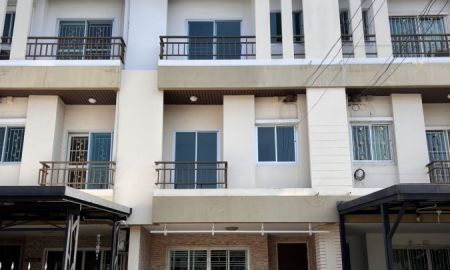 ขายทาวน์เฮาส์ - ขายทาวน์โฮม 3 ชั้น 20.5 ตรว โครงการเออเบิร์นธารา สุขสวัสดิ์ 70 - ประชาอุทิศ พื้นที่เยอะ 170 ตรม ราคา 2.85 ล้าน ( ต่อรองได้ )