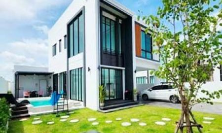 ขายบ้าน - ขายบ้านพูลวิลล่า หางดง ใกล้โรงเรียนนานาชาติลานนา 1 กม. ภายในบ้านมีเฟอร์นิเจอร์และอุปกรณ์ครบครัน รวมถึงอ่างจากุซซี่