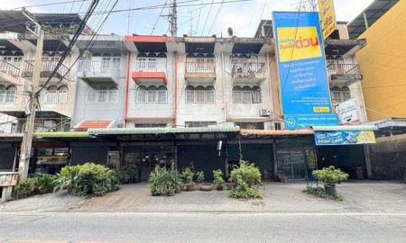 ขายอาคารพาณิชย์ / สำนักงาน - ตึกแถว 3 ชั้น มีชั้นลอย ซอยสุขุมวิท93 ถนนสุขุมวิท กรุงเทพ ทำเลศักยภาพ เหมาะทำที่พักสไตล์ Loft มินิมอล ใกล้ BTS มีคาเฟ่ในตัว ใจกลางเมือง