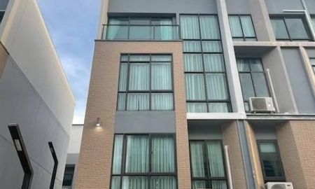 ขาย-ให้เช่าทาวน์เฮาส์ - บ้านสภาพกริ๊บ! ทาวน์โฮมหลังมุม 3.5 ชั้น เอสทารา เฮเว่น พัฒนาการ-อ่อนนุช 17 พร้อมระเบียงดาดฟ้าและระบบ Automation ครบวงจร