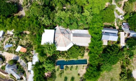 ขาย-ให้เช่าบ้าน - ขาย / เช่า วิลล่าไม้ที่ไม่ซ้ำใครพร้อมสระว่ายน้ำและสวน ในแม่ริม เชียงใหม่ ใกล้โรงเรียนนานาชาติเปรม, โรงเรียนนานาชาติ NIS. (ดูแลสุขภาพแก้ว)