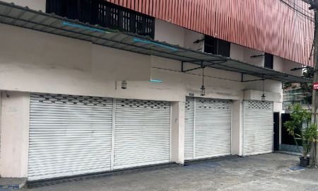 ให้เช่าอาคารพาณิชย์ / สำนักงาน - ให้เช่าอาคารพาณิชย์ (ตึกแถว) 4 คูหา เช่าเฉพาะชั้น 1 และ ชั้น 2 เท่านั้น / / พื้นที่ใช้สอย 336 ตารางเมตร / ทำเล ริมถนนพหลโยธิน