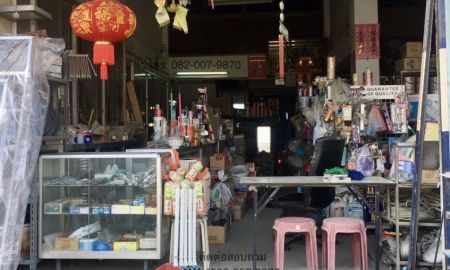 ขายอาคารพาณิชย์ / สำนักงาน - ขายอาคารพาณิชย์ 4 ชั้น 2 คูหา ถนนหนามแดง-บางพลี ตกแต่งแล้วพร้อมเข้าอยู่ แบ่งขายคูหาละ 8.5 ล้าน ใกล้MRT สถานีศรีด่าน