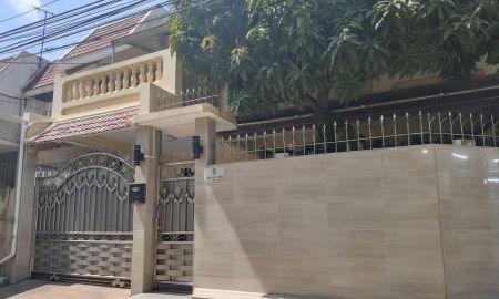 ขายบ้าน - ขายด่วน ทาวน์เฮ้าส์หลังมุม พื้นที่กว้าง 35 ตร.วา ใกล้ MRT จรัญ 13