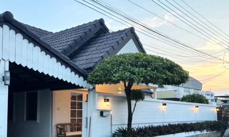 ให้เช่าบ้าน - ให้เช่า] หมู่บ้าน อยู่สบาย กรุงเทพกรีฑา / 3 ห้องนอน 2 ห้องน้ำ / 50 ตรว. 145 ตรม. **29,000**