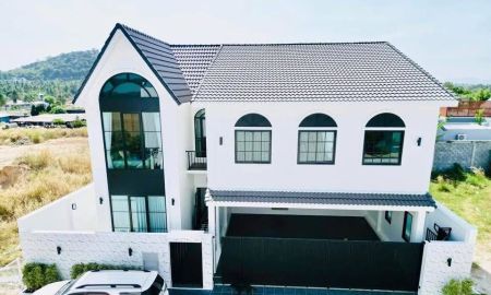 ขายบ้าน - ลดด่วน 2 ล้าน!! พูลวิลล่า 2 ชั้นสุดหรู พร้อมสระว่ายน้ำ แต่งสวยเฟอร์ครบ ทำเลทอง พัทยา ชลบุรี ใกล้หาดจอมเทียน