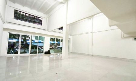 ให้เช่าอาคารพาณิชย์ / สำนักงาน - ให้เช่าอาคารพาณิชย์ ติดถนนใหญ่วิภาวดี หมู่บ้านธนินทร ทำเลใกล้ดอนเมือง รองรับการขยายธุรกิจ ทำยอดขายทะลุเป้า