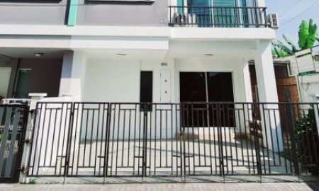 ขายทาวน์เฮาส์ - ขายทาวน์โฮม 3 ชั้น หลังมุม ปรับปรุงใหม่ทั้งหลัง หมู่บ้านวิรัลพัชร Exclusive เดินทางสะดวก ใกล้รถไฟฟ้าสายสีเหลือง
