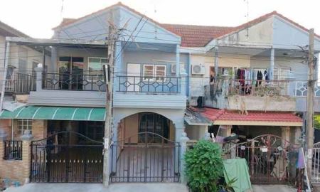 ขายทาวน์เฮาส์ - ขายทาวน์โฮม หมู่บ้านรุ่งกิจวิลล่า 7 ร่มเกล้า ซอย 42 ขนาด 18 ตร.ว 2 ห้องนอน 2 ห้องน้ำ บ้านพร้อมอยู่ ราคา 1,490,000 บาท