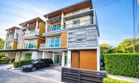 ให้เช่าบ้าน - พร้อมสระว่ายน้ำพรีเมียม บ้านหรู 3 ชั้น ตกแต่งสวย 4นอน เซ็นทรัลลาดพร้าว ยูเนี่ยนมอลล์ 1.2 กม. 6น้ำ 57ตร.วา 230ตร.ม.BTS ห้าแยกลาดพร้าว