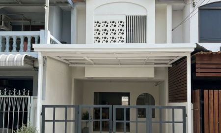 ขายทาวน์เฮาส์ - ขายทาวน์เฮ้าส์ 2 ชั้น หมู่บ้านณัฐกานต์ 1 พหลโยธิน 52 แยก 50 เนื้อที่ 23 ตรว. มี 2 ห้องนอน 2 ห้องน้ำ รีโนเวท