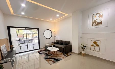 ขายทาวน์เฮาส์ - ขายทาวน์เฮ้าส์ 3 ชั้น ซอยมิสทีน ราษฎร์พัฒนา 14 มบ.ศิรินเทพ 9 ถนนเมน มี 4 ห้องนอน 3 ห้องน้ำ