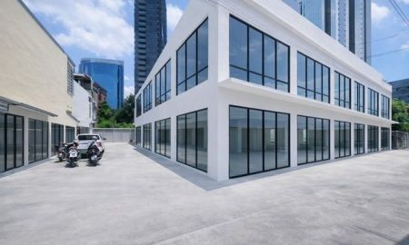 ให้เช่าอาคารพาณิชย์ / สำนักงาน - ใกล้ BTS สุรศักดิ์ 200ม. และ เซ็นทรัล บางรัก 550 ม. 160ตร.วา 822ตร.ม. Showrooms 6คูหา เดอะ แบงค็อก สาทร โกดังให้เช่า 2นอน 4ห้องน้ำ