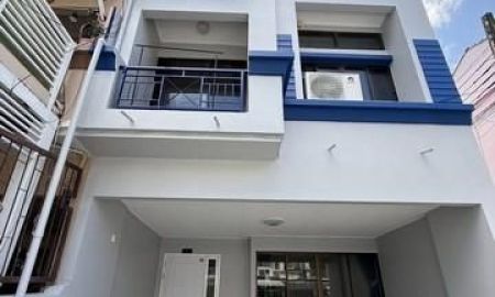 ให้เช่าทาวน์เฮาส์ - จอดรถได้สูงสุด 5 คัน! ให้เช่าบ้านกลางเมือง เหม่งจ๋าย-ลาดพร้าว บ้านเล่นระดับ 3 นอน 3 น้ำ แอร์ครบ พร้อมครัวโปร่งน่าใช้งาน