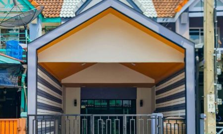 ขายทาวน์เฮาส์ - ขาย* ทาวน์เฮ้าส์ 2 ชั้น พื้นที่ 17ตร.วา 2 ห้องนอน 2 ห้องน้ำ มบ.พูนสินธานี 3 ไกล้ตลาด ทำเลดี เดินทางง่าย