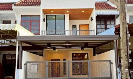 ขายทาวน์เฮาส์ - ม.อยู่เจริญ เนื้อที่ 17.5 ตารางวา 2 ห้องนอน ซอยวิภาวดีรังสิต 37 ติดถนนวิภาวดีรังสิต แขวงสนามบิน เขตดอนเมือง กรุงเทพมหานคร