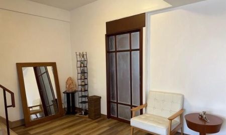 ให้เช่าทาวน์เฮาส์ - ที่สุดของทำเลสาทร! เช่าทาวน์โฮม 3 ชั้น สาทร ซอย 9 - นราธิวาส 4 ใกล้ BTS ช่องนนทรี เพียง 850 เมตร เดินไปทำงานได้สบาย