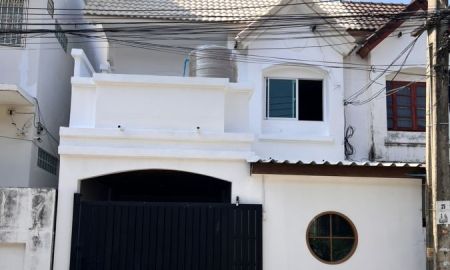 ขายทาวน์เฮาส์ - ขายทาวน์โฮม 2 ชั้น ในซอยจรัญ 35 22.6 ตรว รีโนเวทใหม่สไตล์มินิมอล